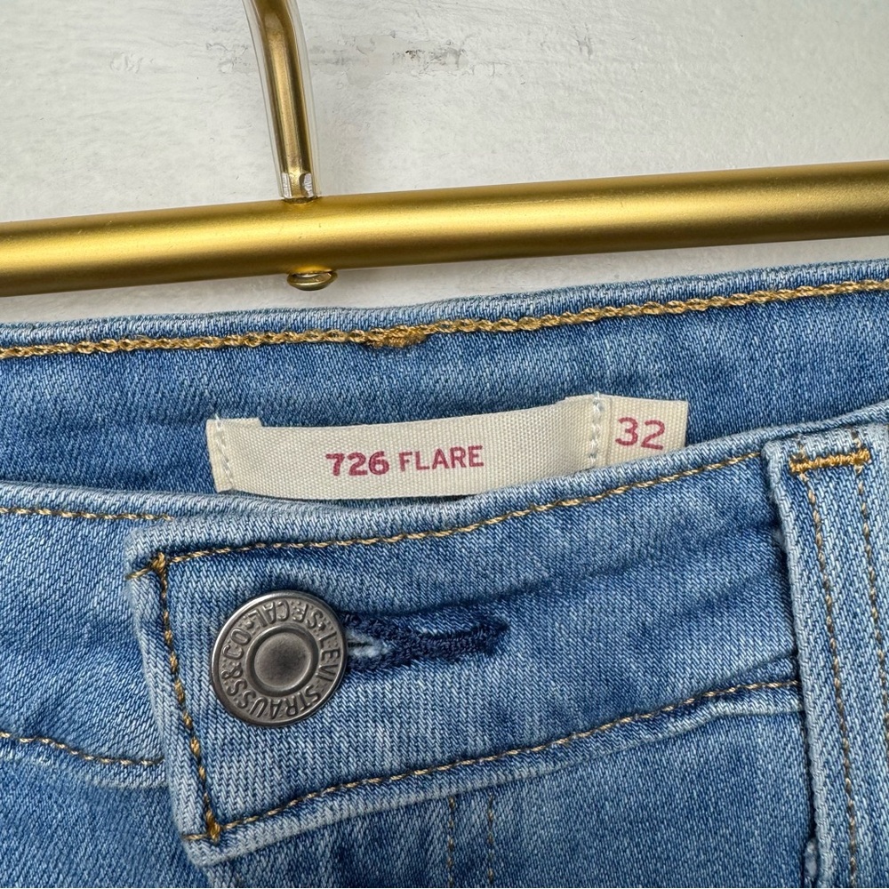 Levi’s 726 Flare Medium Wash Distressed High Rise Denim Jeans 32 - Picture 8 of 16